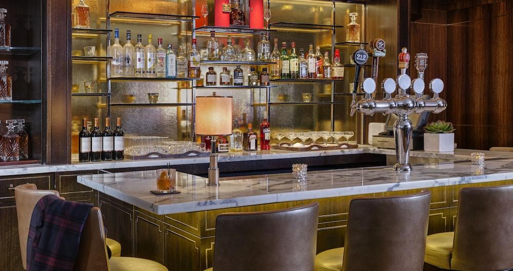Westhouse Hotel New York Dış mekan fotoğraf The bar at the restaurant