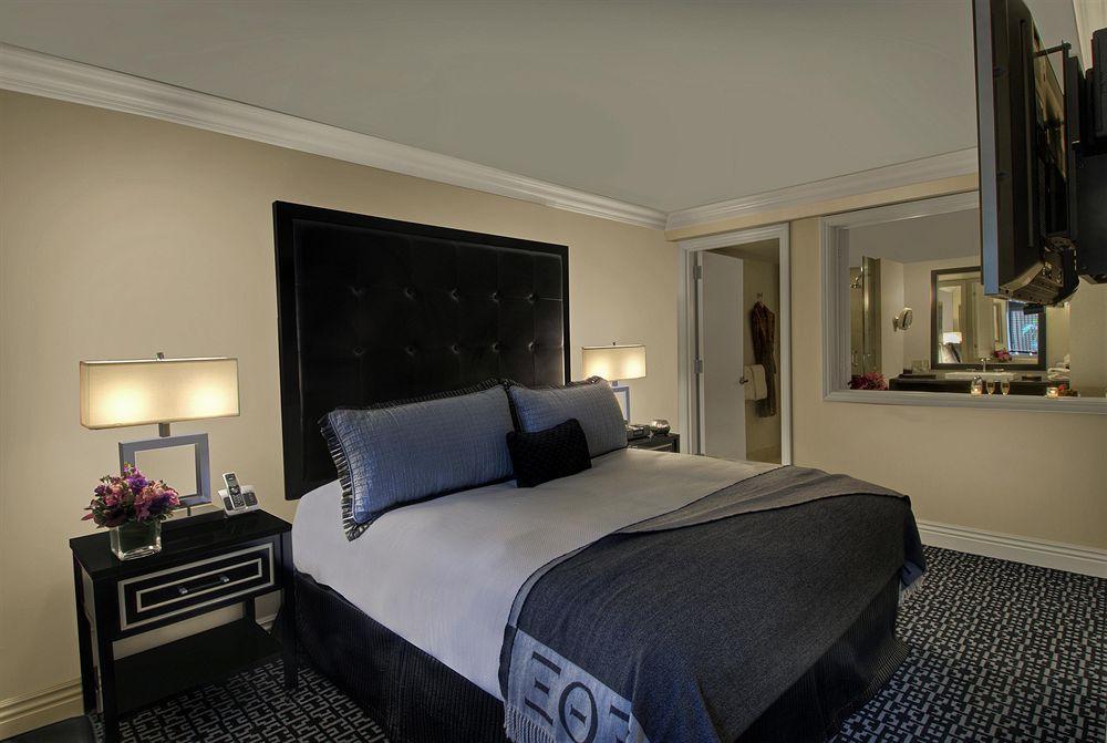 Westhouse Hotel New York Dış mekan fotoğraf A bedroom at the 501